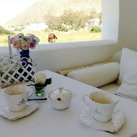 Lavarock Santorini Hotel 3*